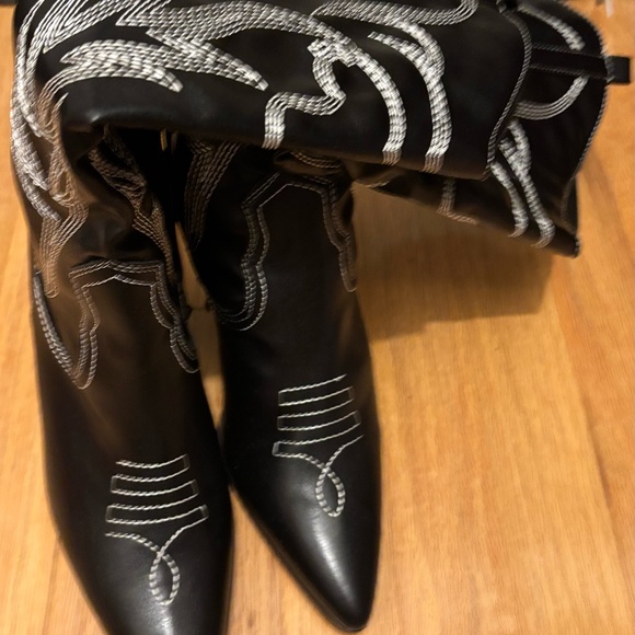 Fashion Nova Cowboy Boots Black - Size 10 - Picture 4 of 4
